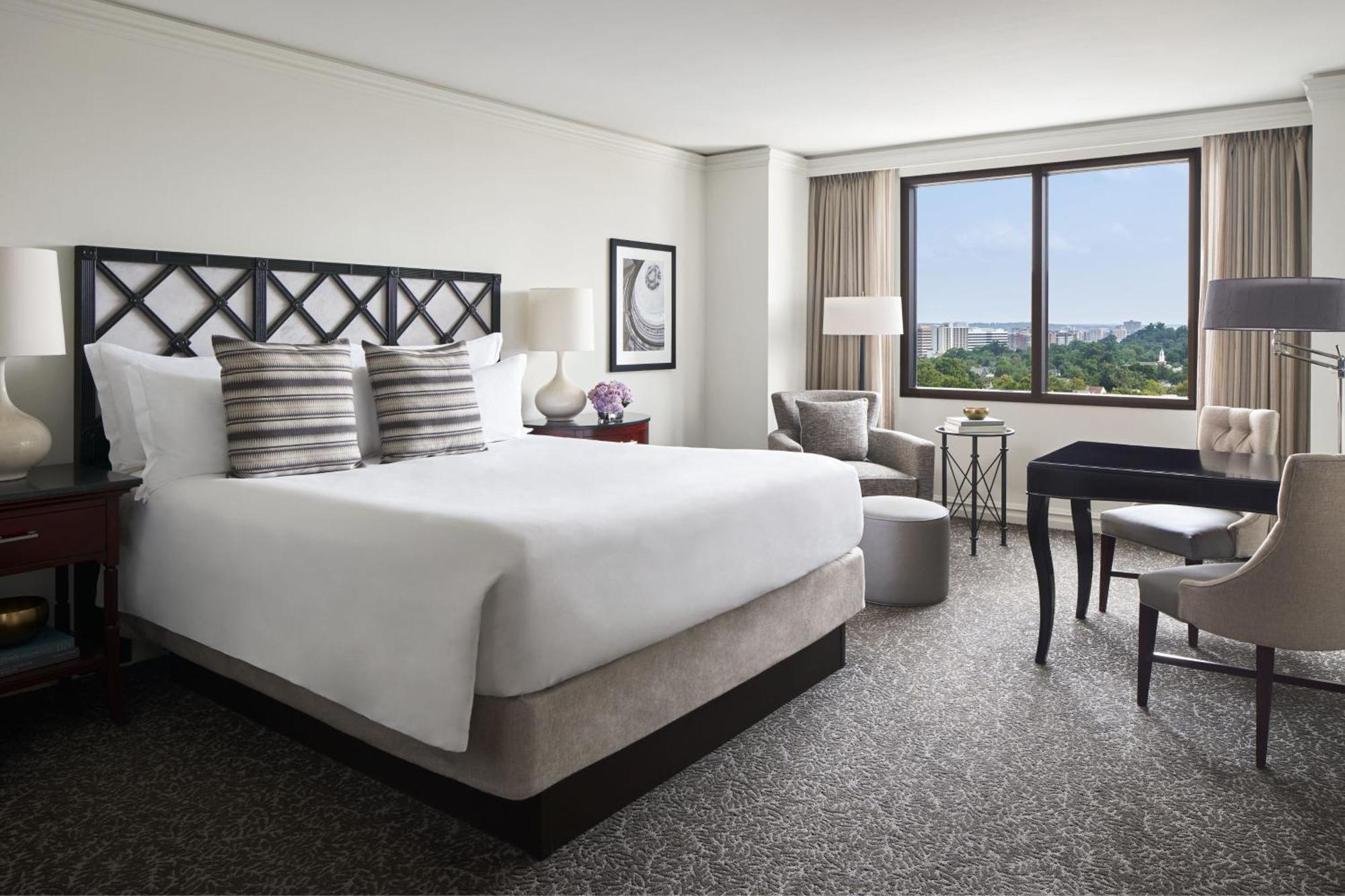 Club level, Guest room, 1 King,1350859219:JPEG